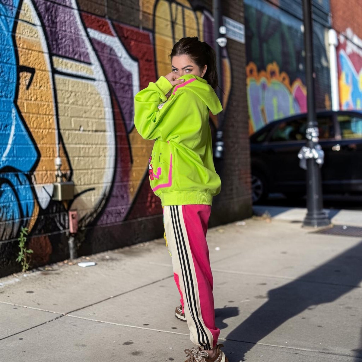 Pantaloni Oversized „Neon Street” – Cream